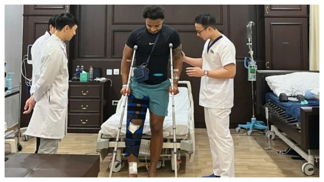 Nguyen Xuan Son Recovery Journey: He starts walking with crutches during leg recovery