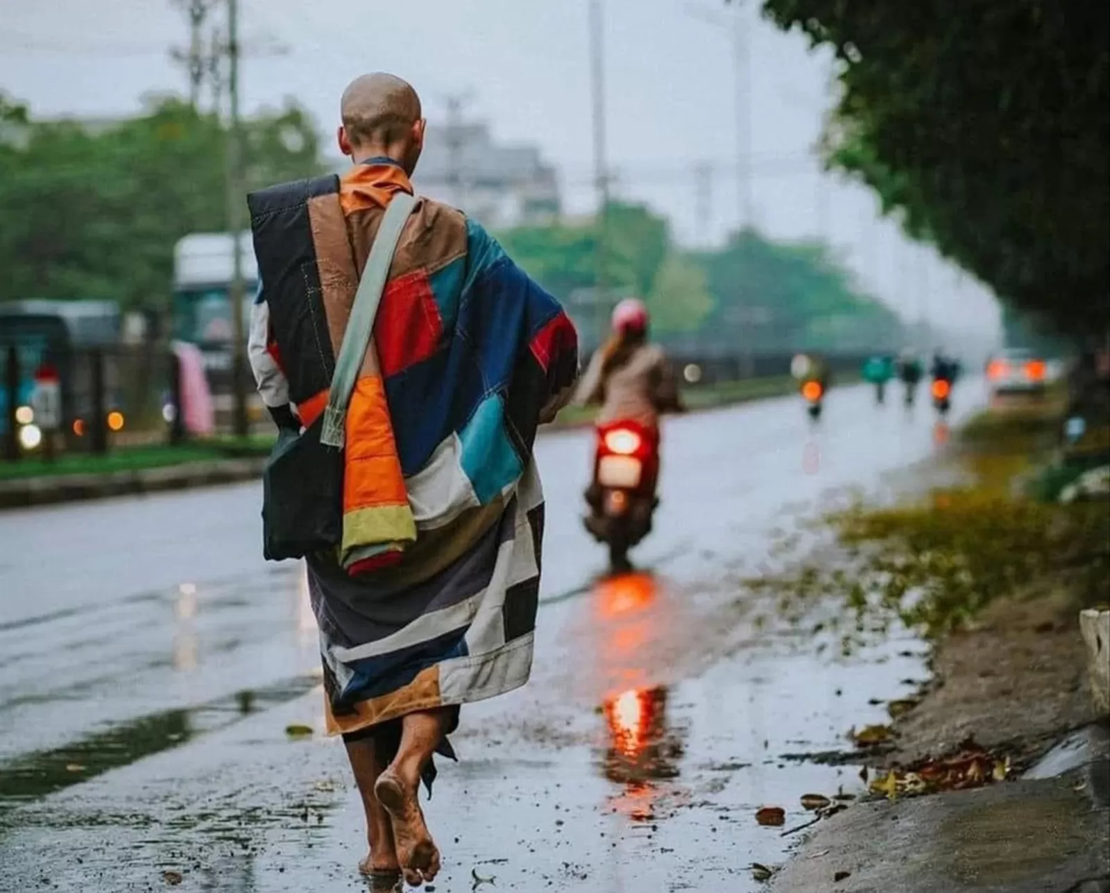 Thich Minh Tue's Barefoot pilgrimage