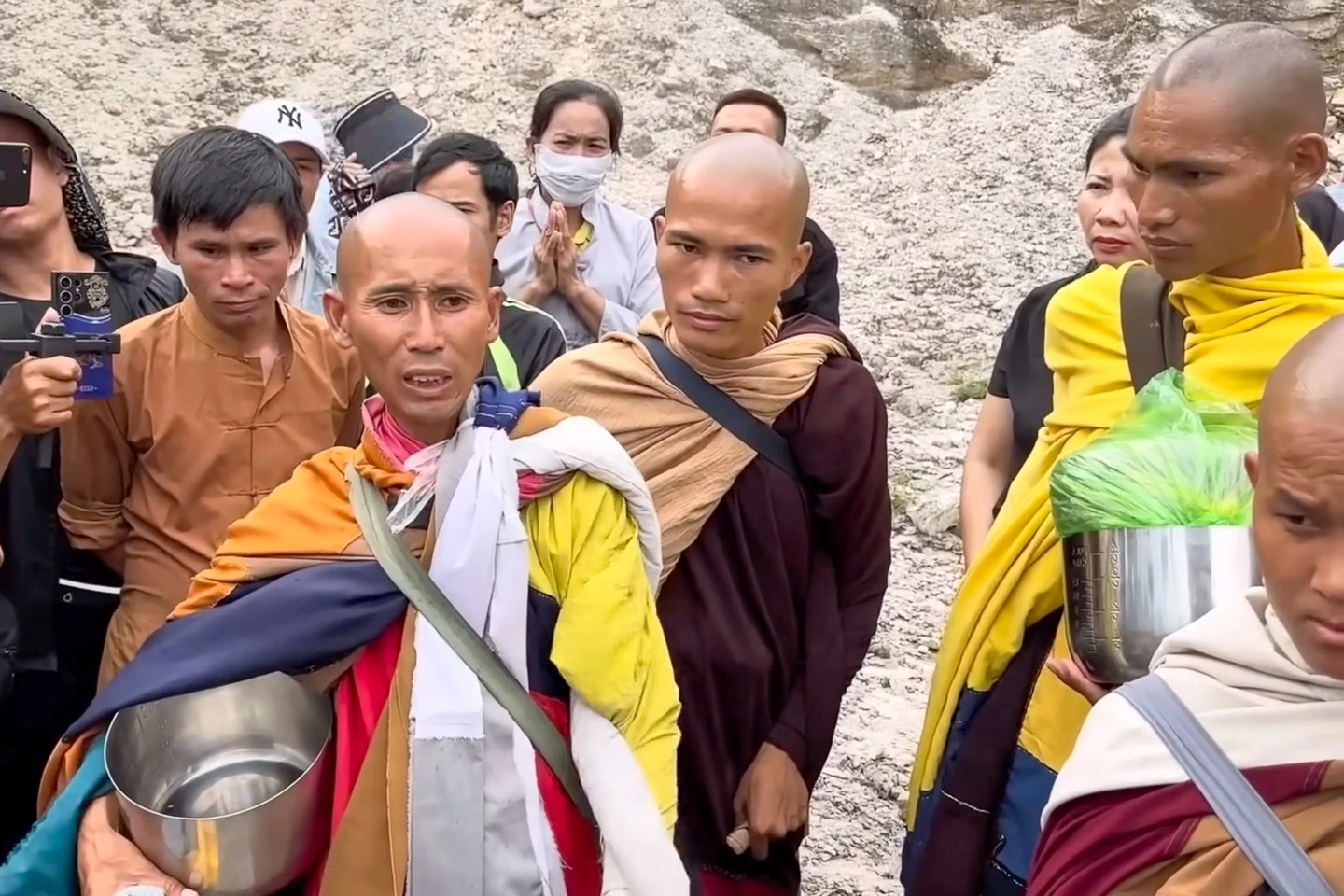 Viral Barefoot Monk Thich Minh Tue 