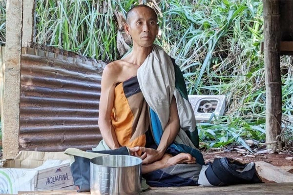 Viral Barefoot Monk Thich Minh Tue 