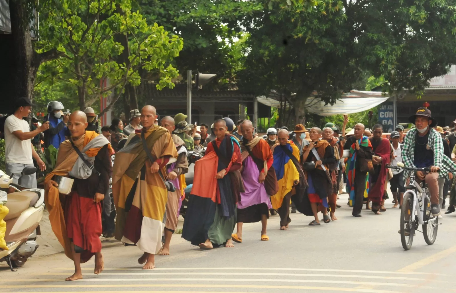 Phenomenon of Thich Minh Tue